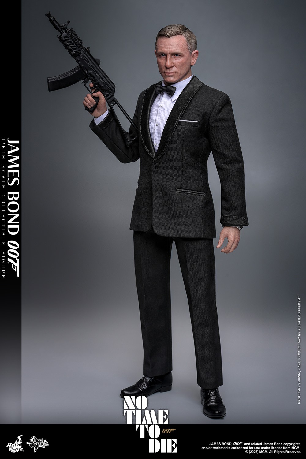 James Bond Sixth Scale Figure by Hot Toys | Sideshow Collectibles