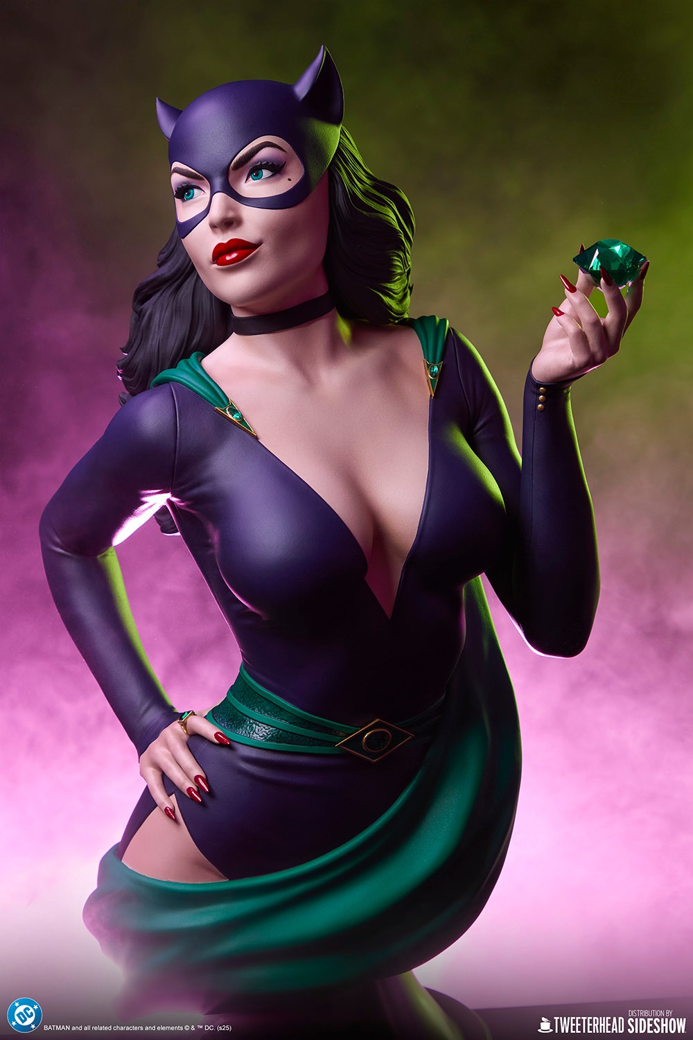 Catwoman 1:3 Scale Bust by Tweeterhead | Sideshow Collectibles