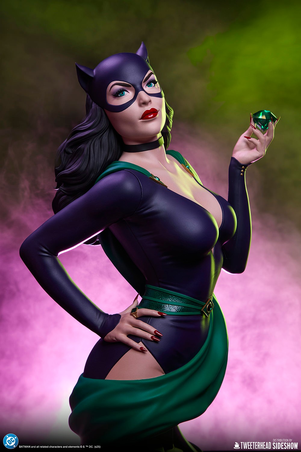 Catwoman 1:3 Scale Bust by Tweeterhead | Sideshow Collectibles