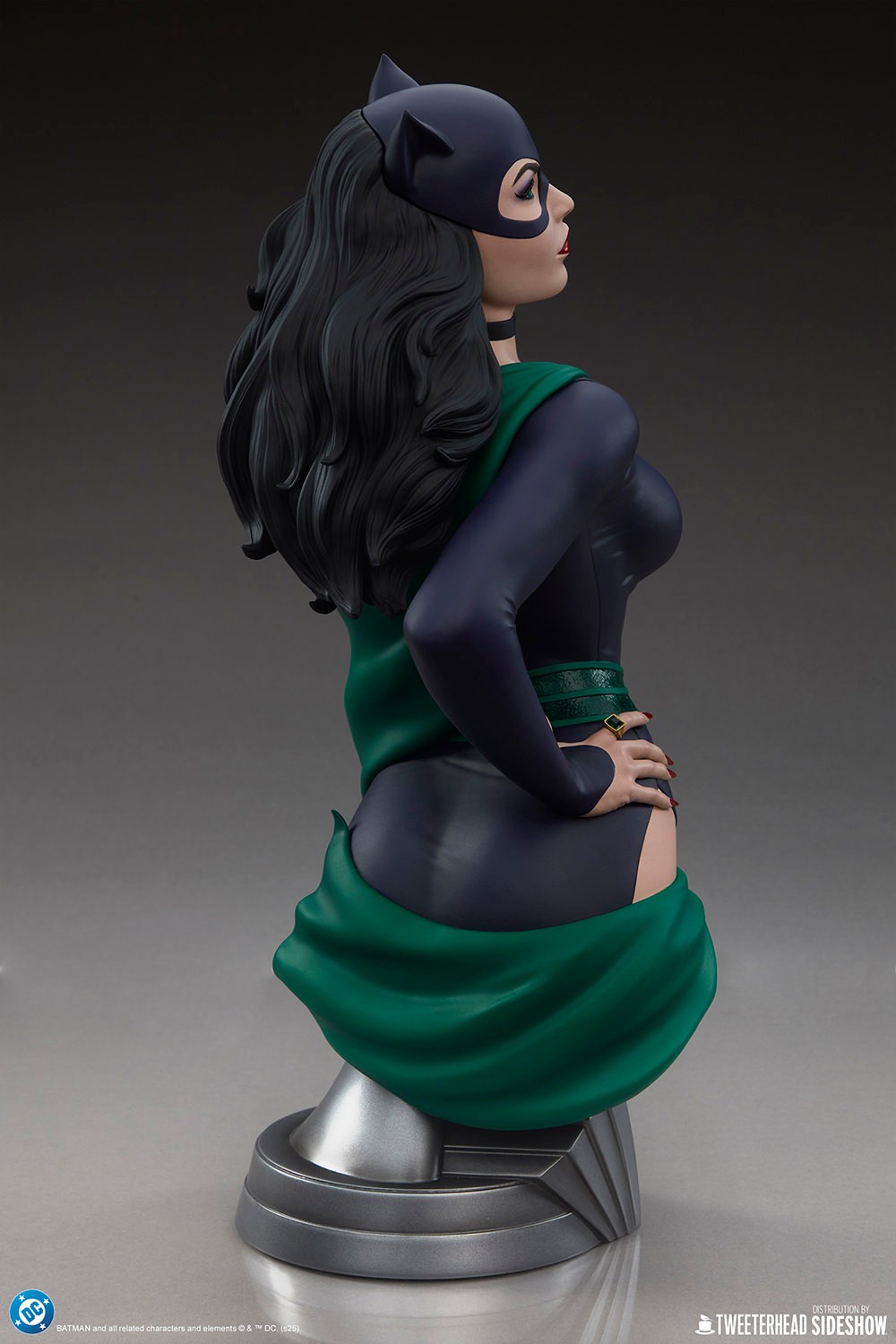 Catwoman 1:3 Scale Bust by Tweeterhead | Sideshow Collectibles
