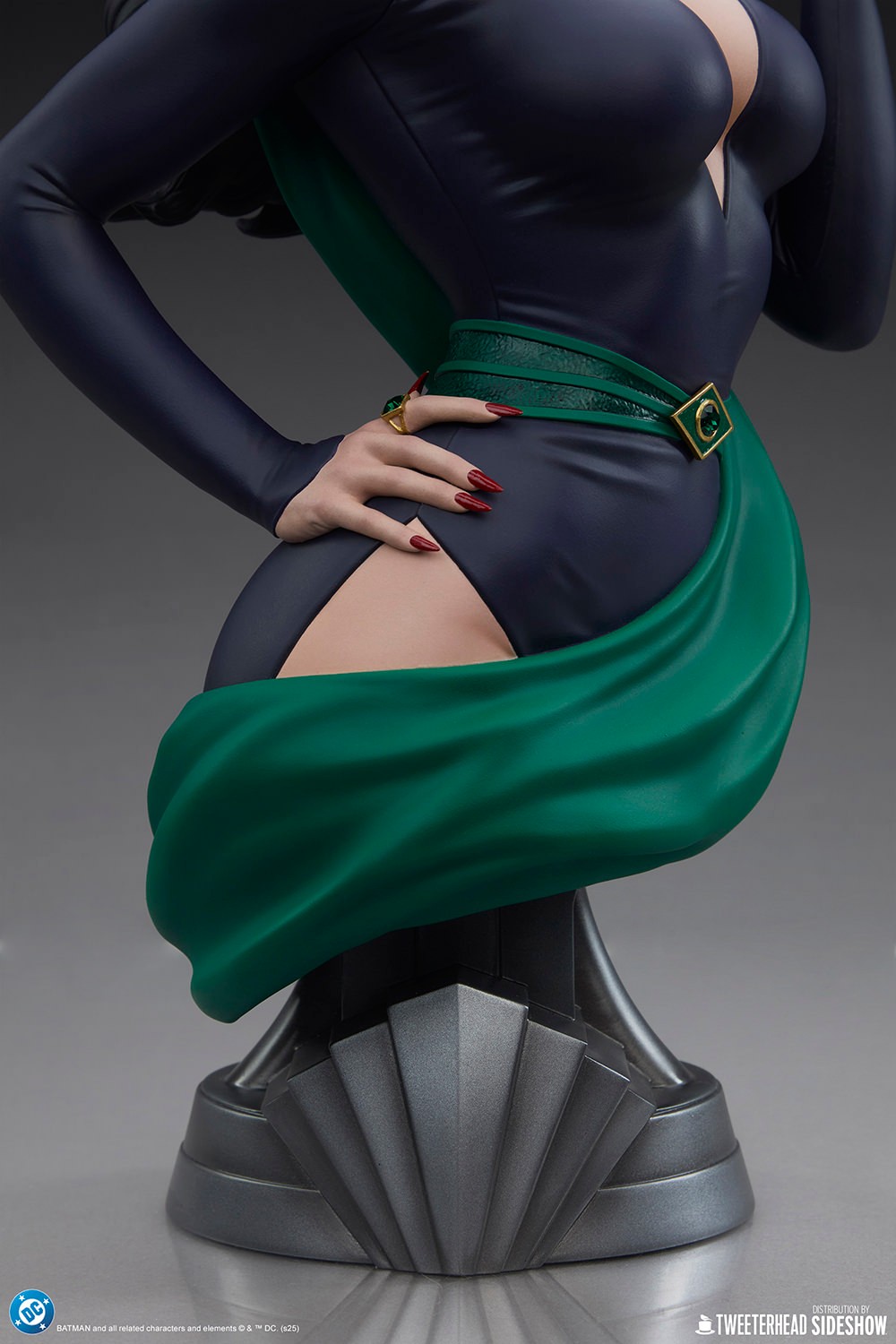 DC Comics Catwoman Bust  (Prototype Shown) View 15