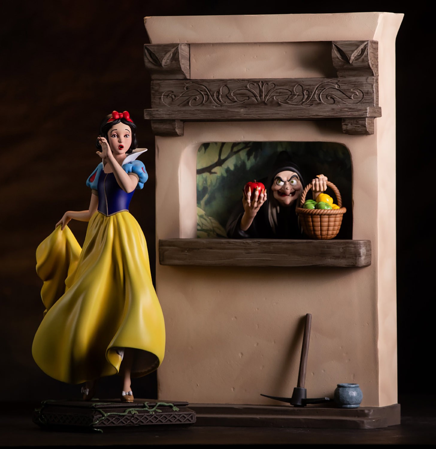 Disney Snow White (Deluxe Edition) Statues  (Prototype Shown) View 1
