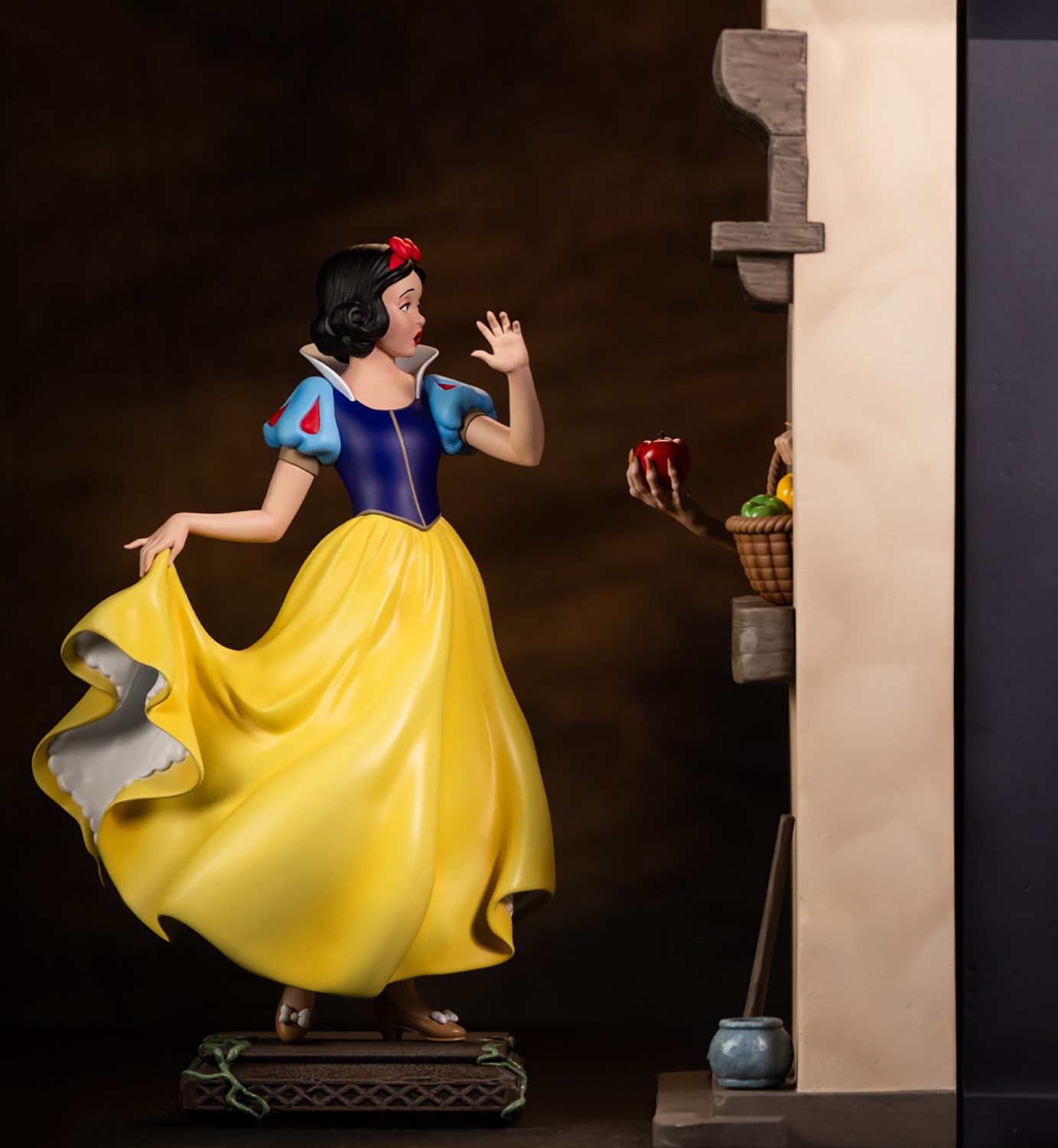 Disney Snow White (Deluxe Edition) Statues  (Prototype Shown) View 5
