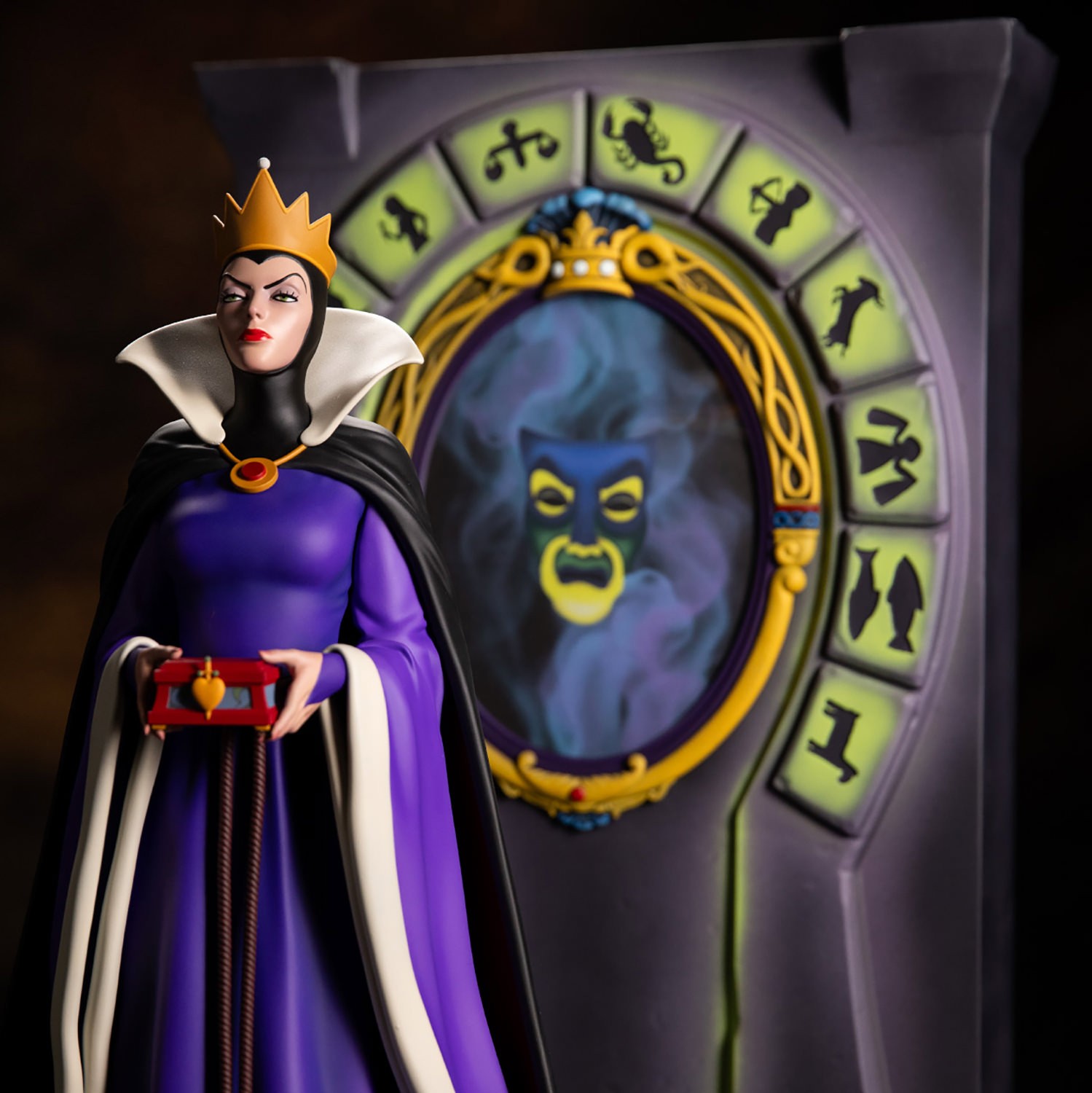 Disney Evil Queen (Deluxe Edition) Statues  (Prototype Shown) View 3