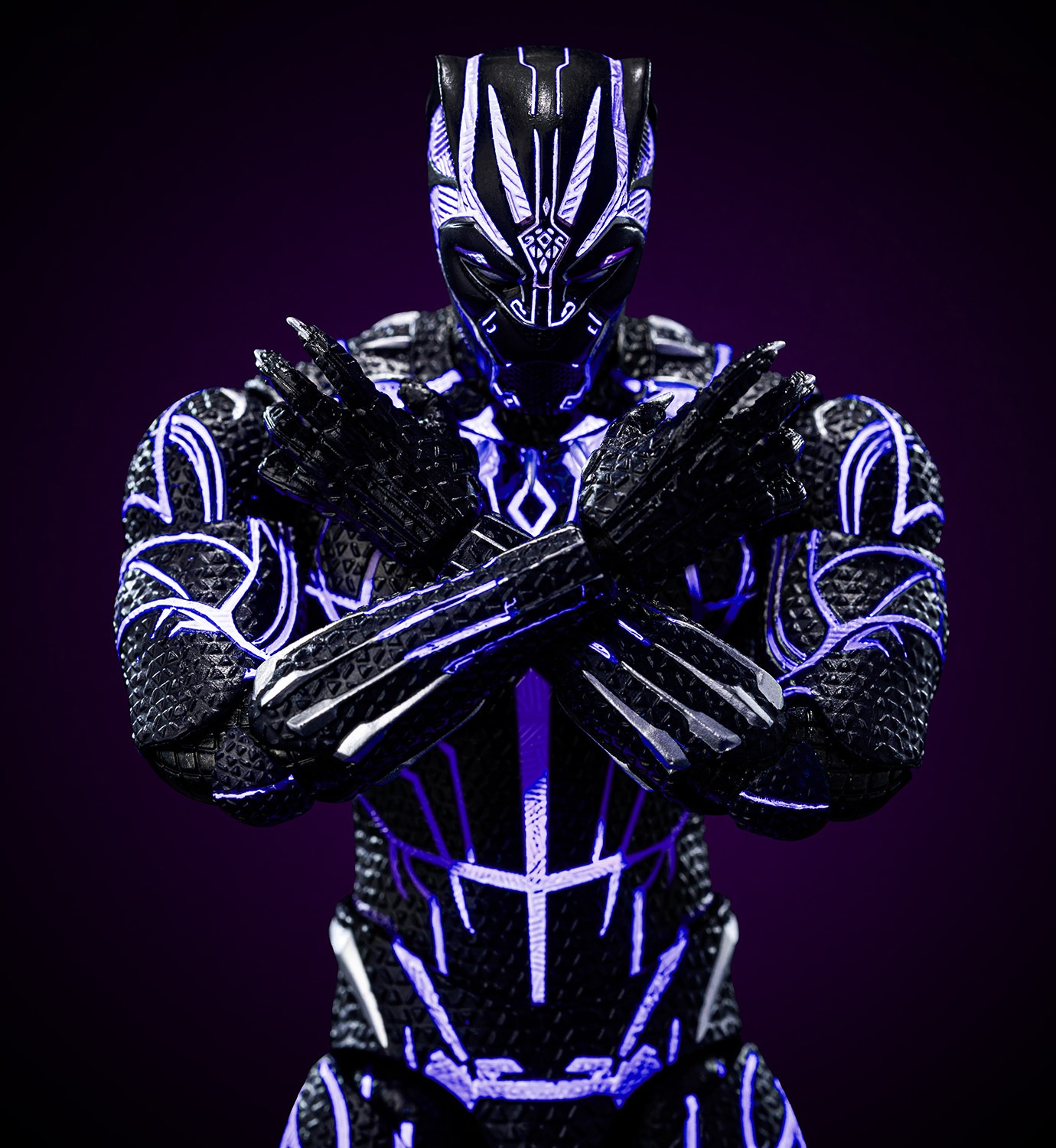 Marvel DLX Black Panther (Kinetic Energy Charged) Action Figure  (Prototype Shown) View 5