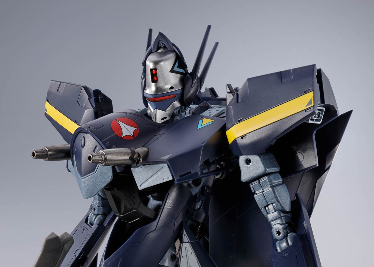 VF-17S Nightmare Stealthvalkyrie (Gamlin Kizaki use) Action