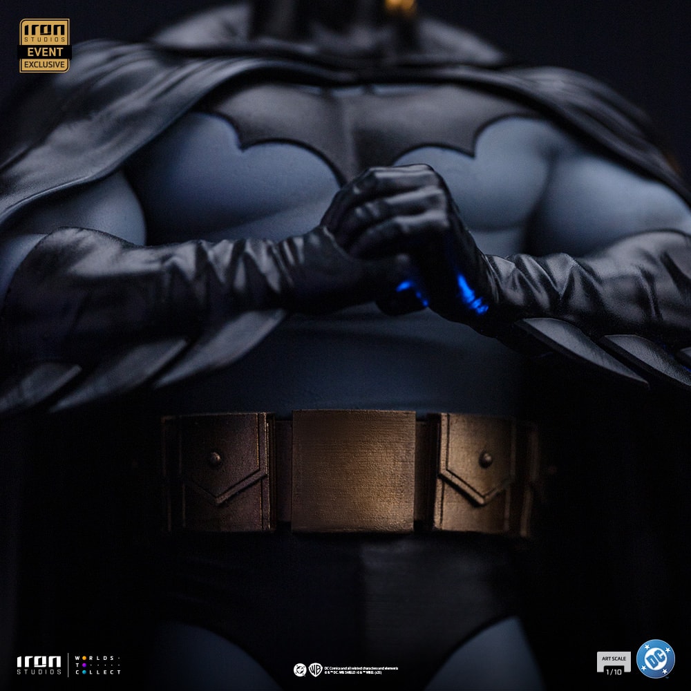 DC Comics Batman (Alex Ross) 1:10 Scale Statue  Exclusive Edition (Prototype Shown) View 4