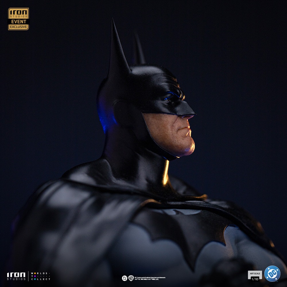 DC Comics Batman (Alex Ross) 1:10 Scale Statue  Exclusive Edition (Prototype Shown) View 7