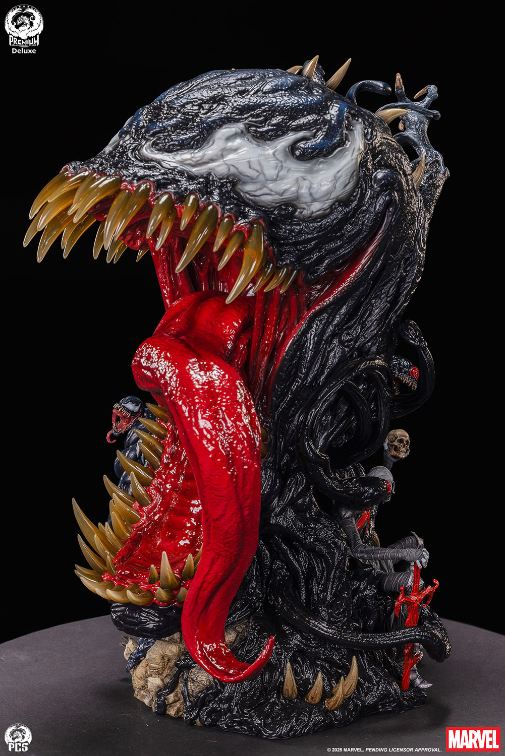 Marvel Venom (Deluxe Edition) Fine Art Bust  (Prototype Shown) View 7