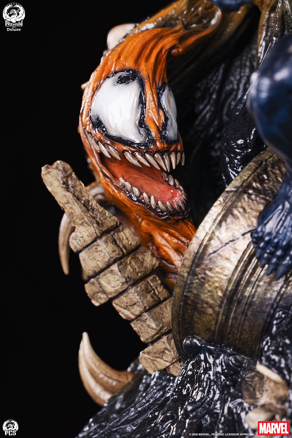 Marvel Venom (Deluxe Edition) Fine Art Bust  (Prototype Shown) View 14