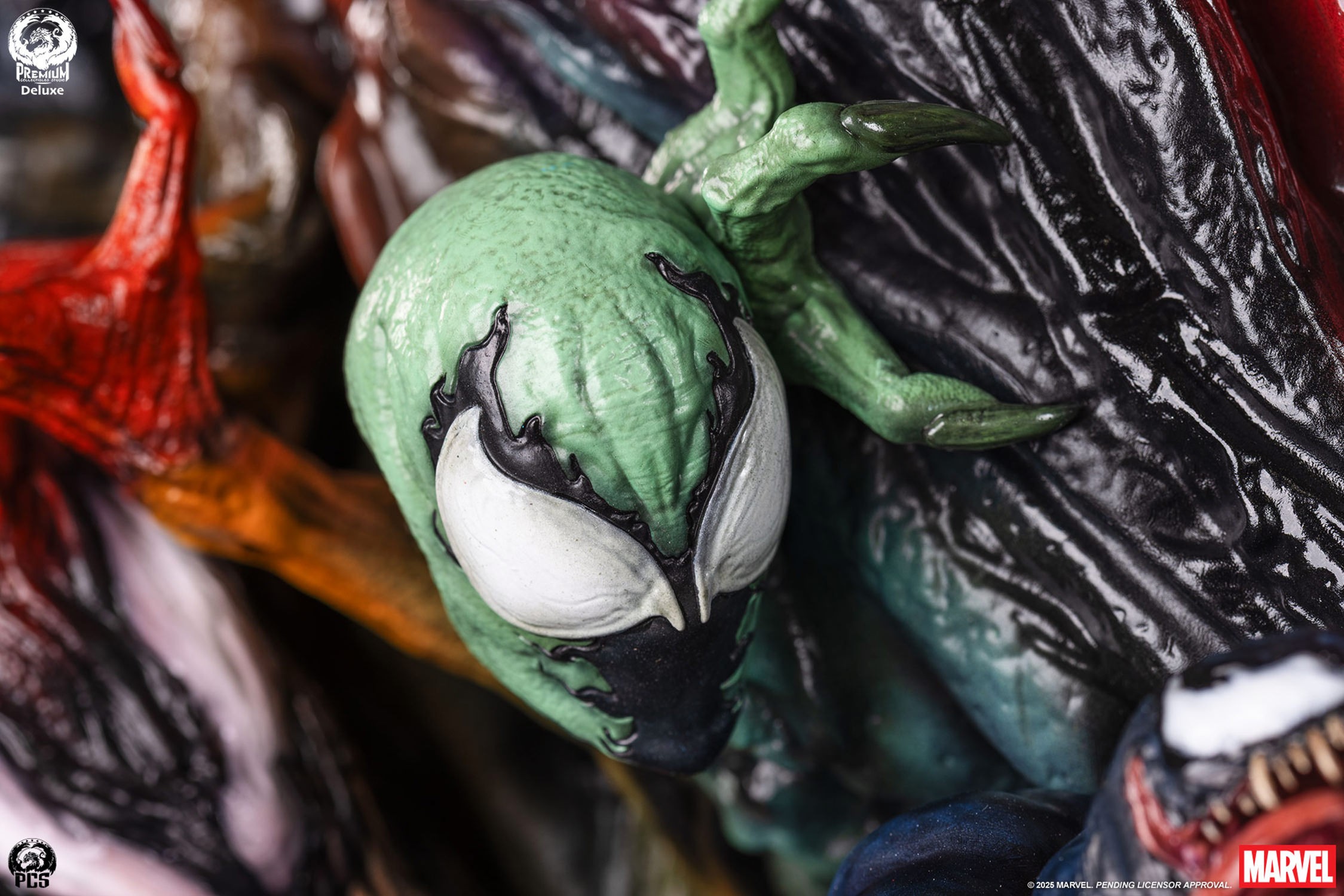 Marvel Venom (Deluxe Edition) Fine Art Bust  (Prototype Shown) View 15