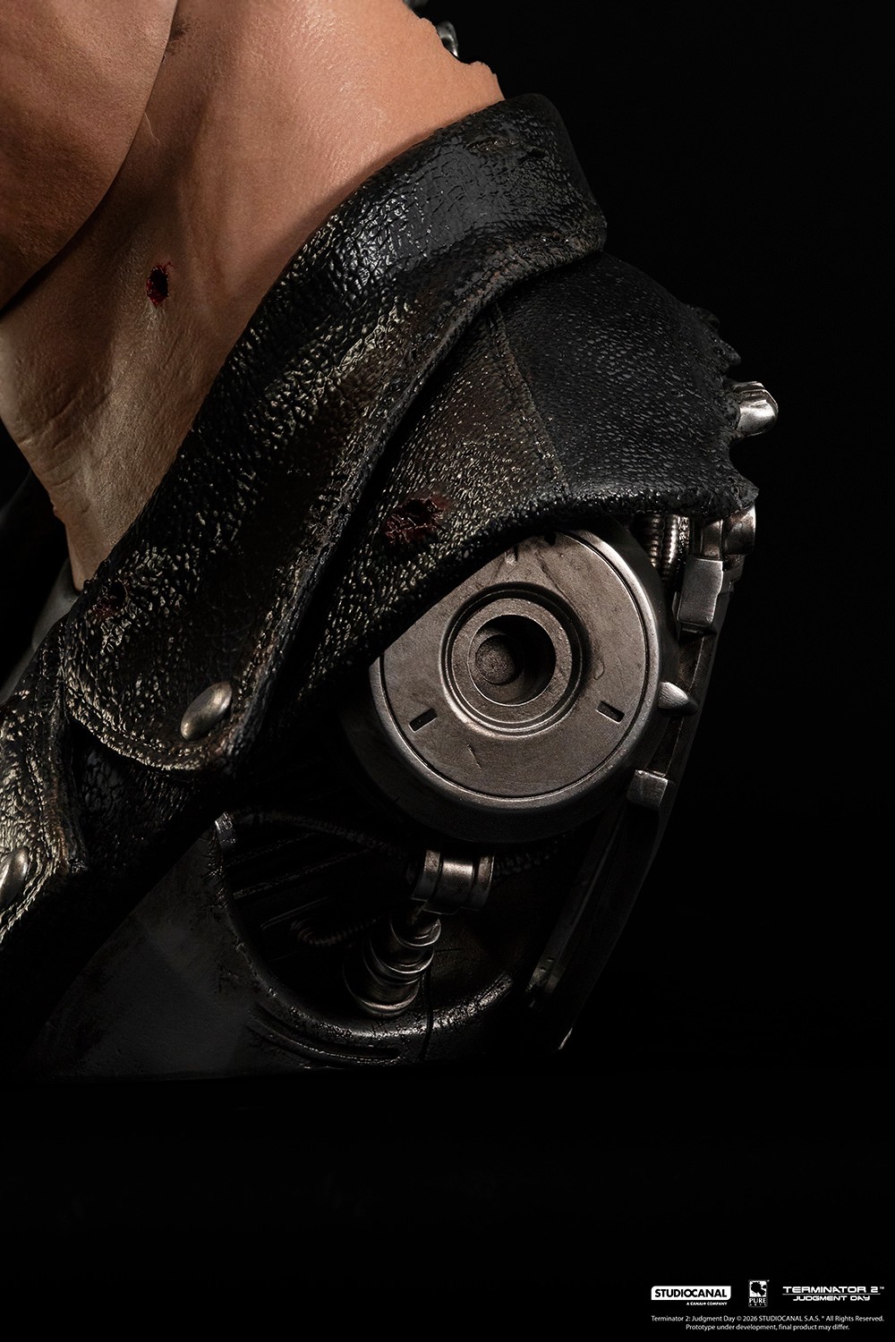 Terminator T-800 Model 101 (Battle Damaged) Art Mask Life-Size Bust  (Prototype Shown) View 11