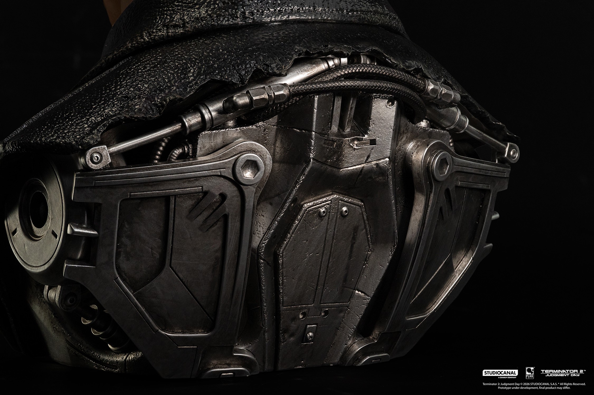 Terminator T-800 Model 101 (Battle Damaged) Art Mask Life-Size Bust  (Prototype Shown) View 12