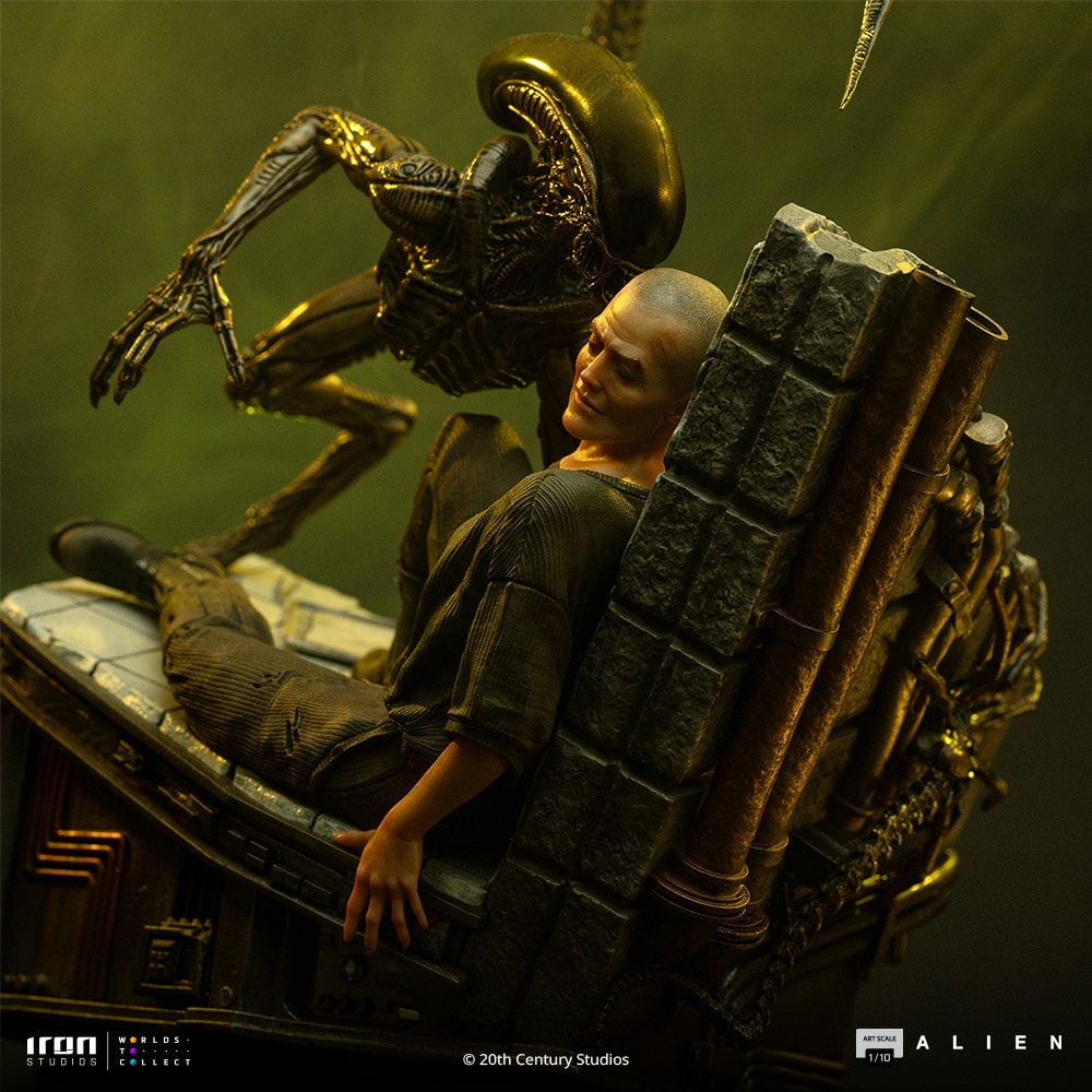 Alien 3 Ellen Ripley and Dog Alien 1:10 Scale Statue  (Prototype Shown) View 3