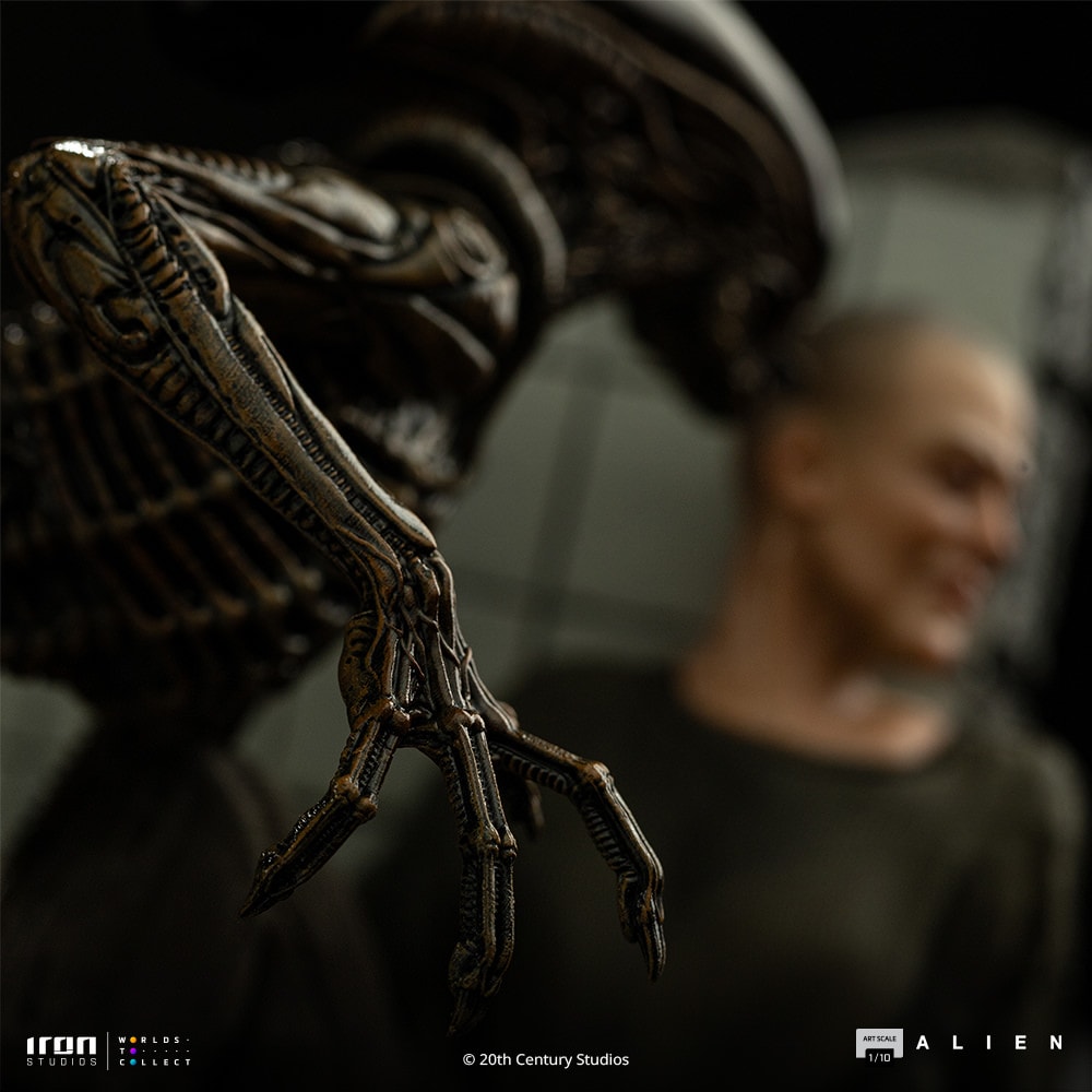 Alien 3 Ellen Ripley and Dog Alien 1:10 Scale Statue  (Prototype Shown) View 4