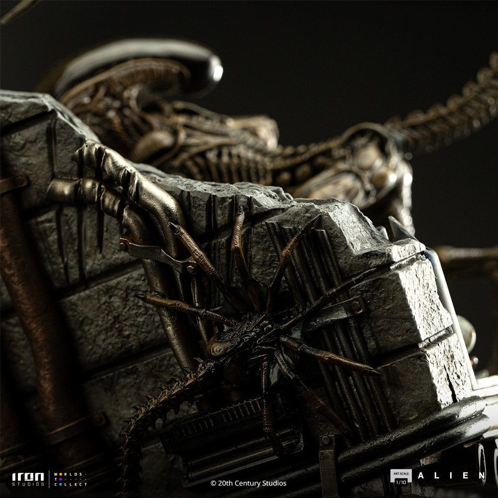 Alien 3 Ellen Ripley and Dog Alien 1:10 Scale Statue  (Prototype Shown) View 6