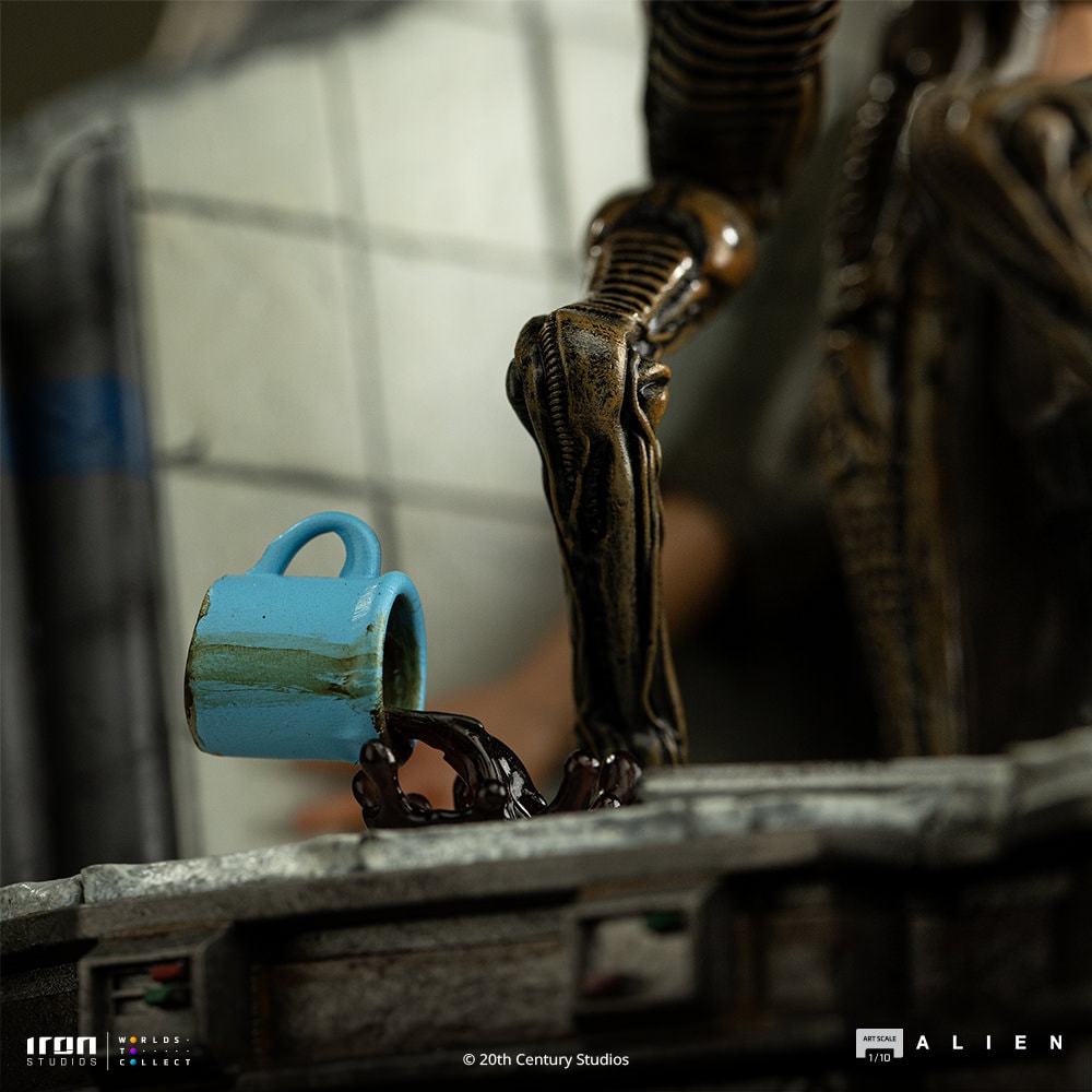 Alien 3 Ellen Ripley and Dog Alien 1:10 Scale Statue  (Prototype Shown) View 7