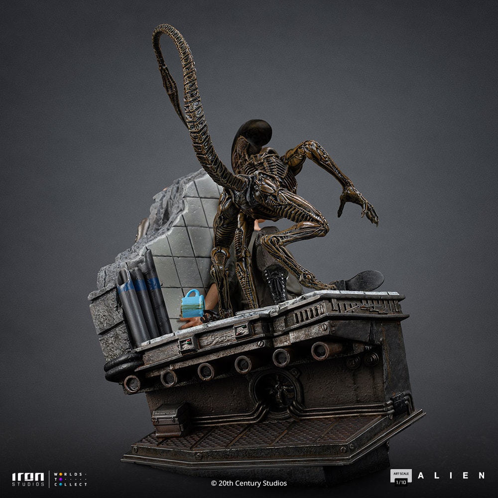 Alien 3 Ellen Ripley and Dog Alien 1:10 Scale Statue  (Prototype Shown) View 10