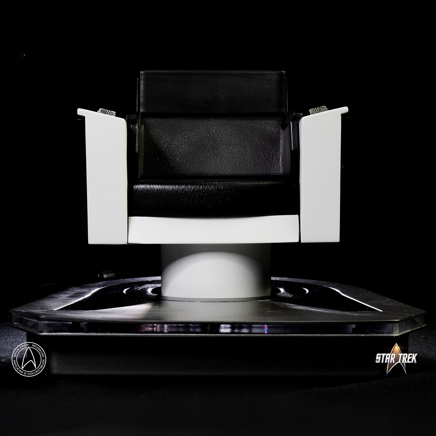 Star Trek U.S.S. Enterprise Command Chair Prop Replica  (Prototype Shown) View 2