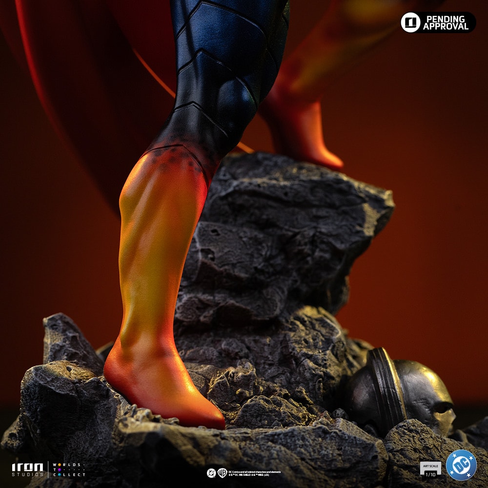 DC Comics Superman Absolute 1:10 Scale Statue  (Prototype Shown) View 12
