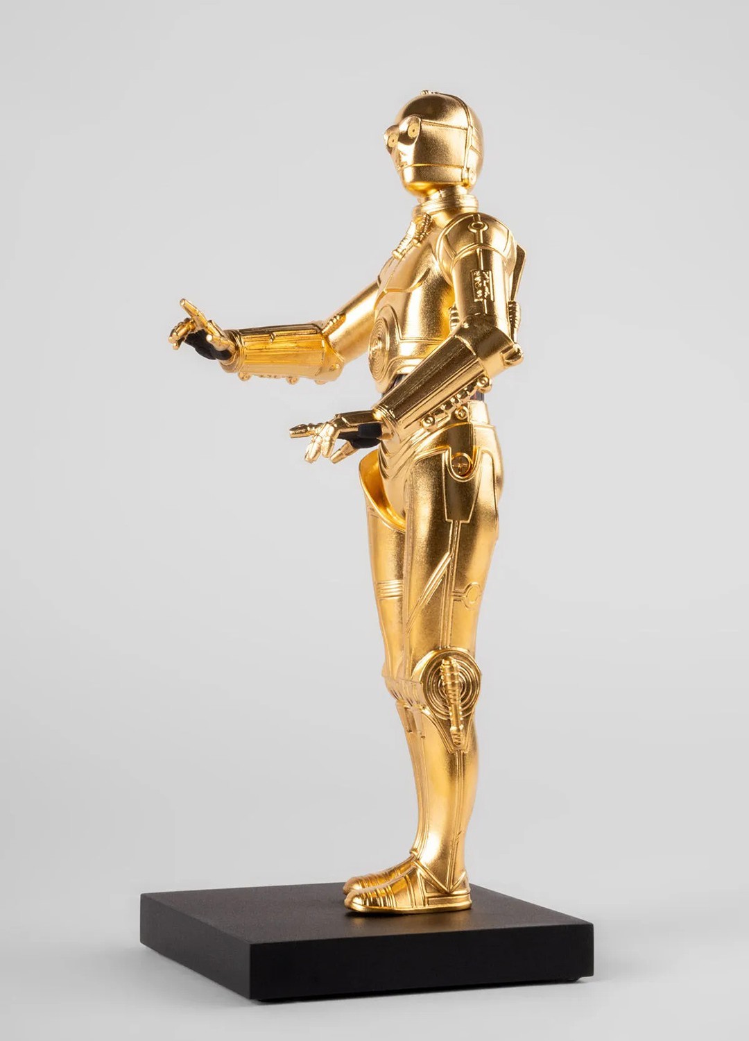 Star Wars C-3PO Porcelain Statue  (Prototype Shown) View 6