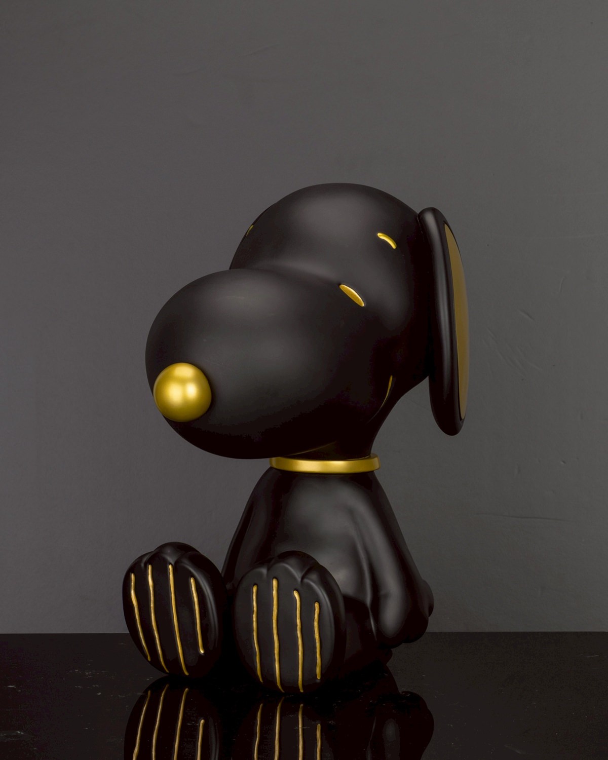 Peanuts Snoopy Piggy Bank (Black & Gold Version) Collectible Figure  (Prototype Shown) View 10