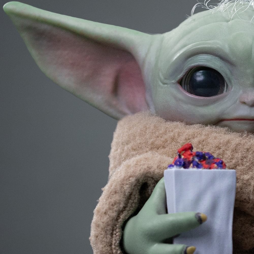 Star Wars Grogu Popcorn Time Quarter Scale Statue  (Prototype Shown) View 4