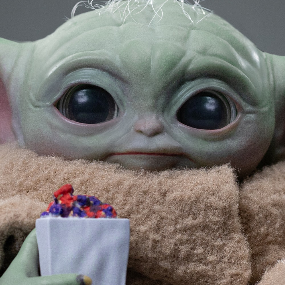 Star Wars Grogu Popcorn Time Quarter Scale Statue  (Prototype Shown) View 6