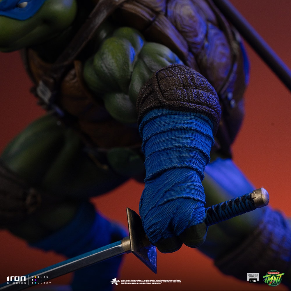 Teenage Mutant Ninja Turtles Leonardo 1:10 Scale Statue  (Prototype Shown) View 5