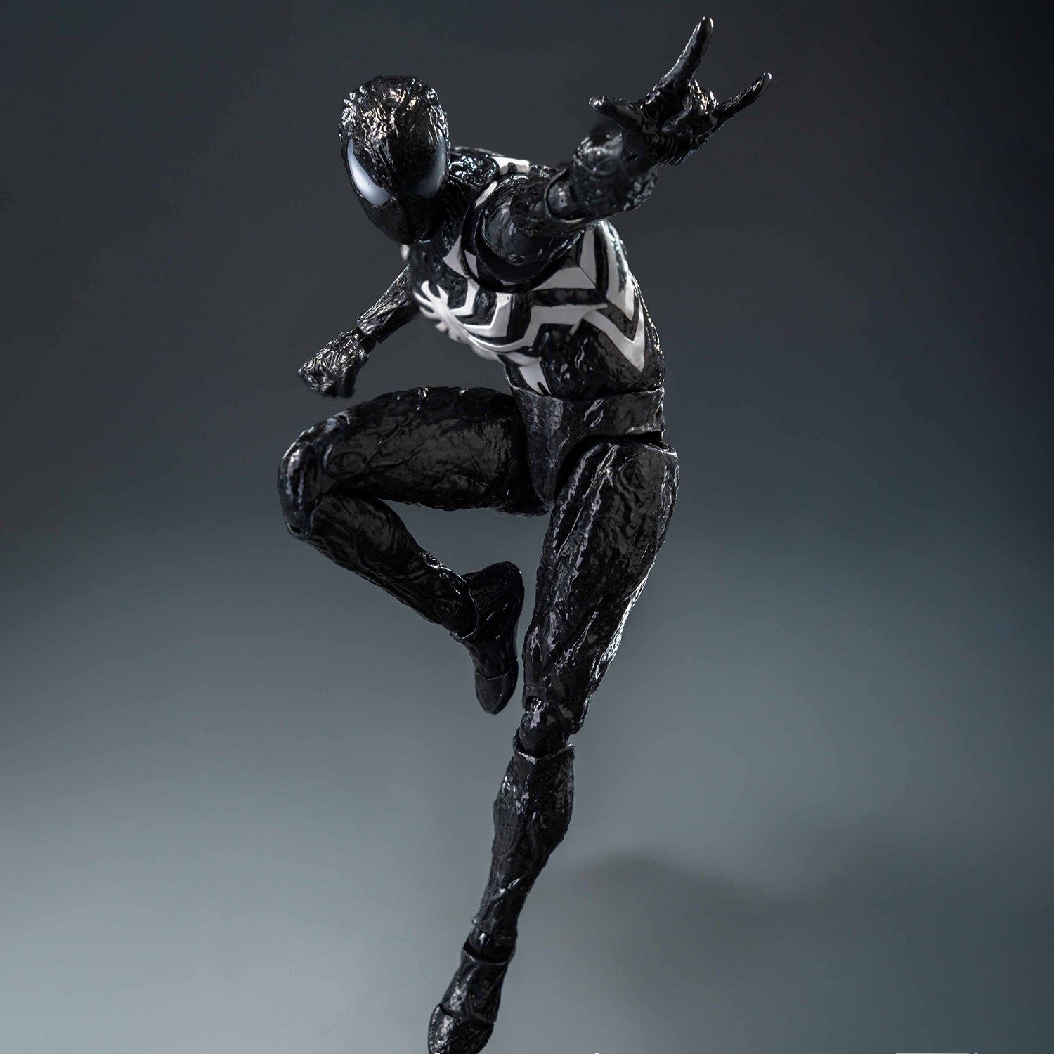 Marvel DLX Spider-Man Symbiote Suit (Peter Parker) Action Figure  (Prototype Shown) View 4