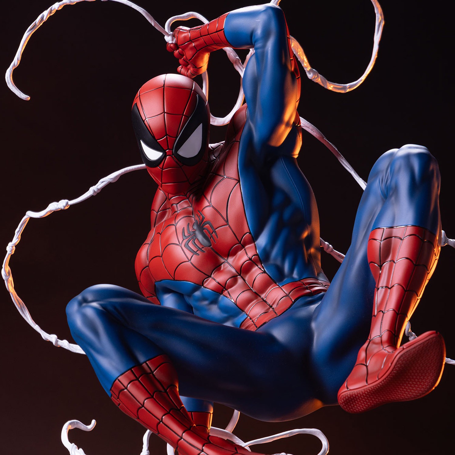 Marvel Spider-Man 1:3 Scale Statue  (Prototype Shown) View 4