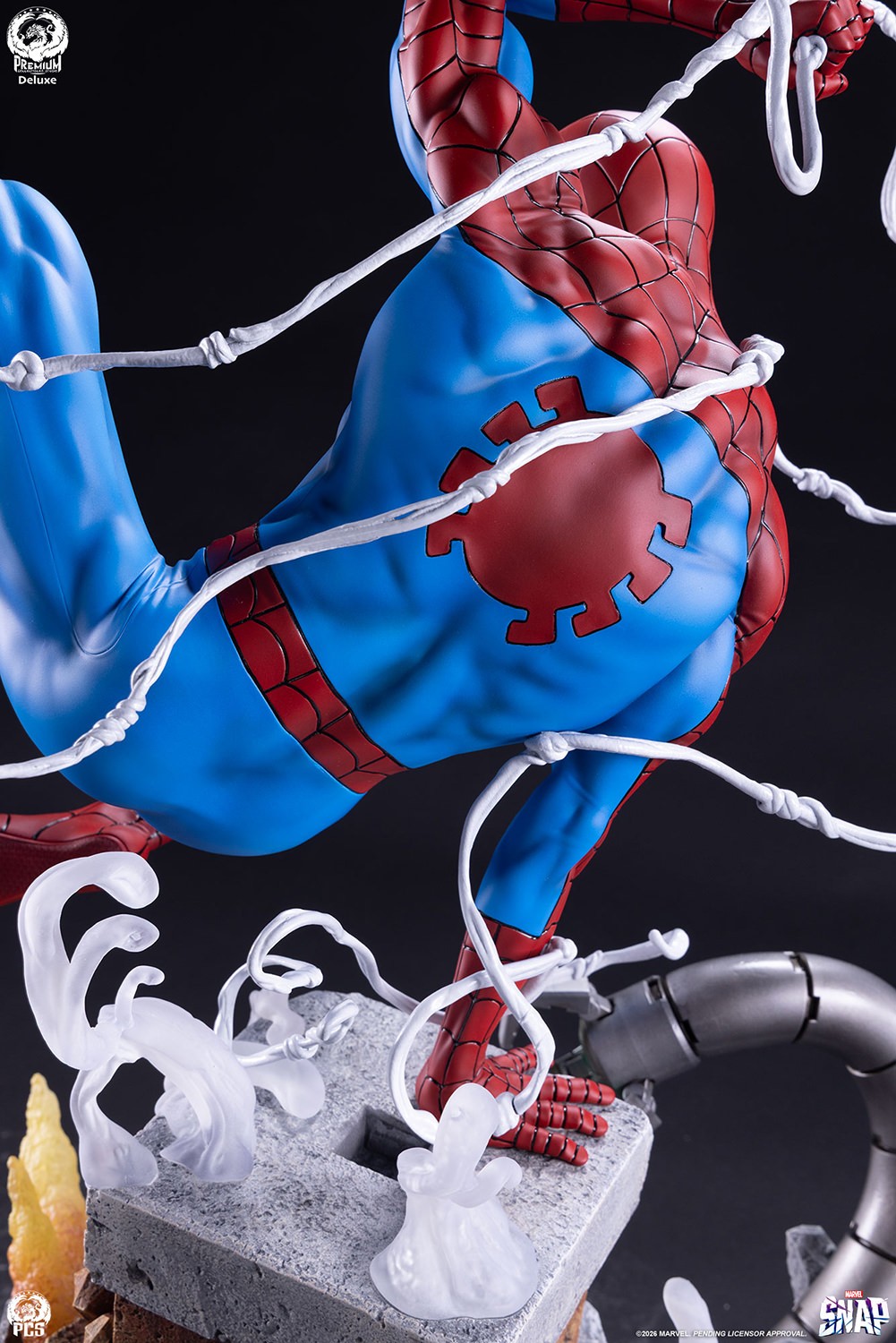 Marvel Spider-Man (Deluxe Edition) 1:3 Scale Statue  (Prototype Shown) View 7