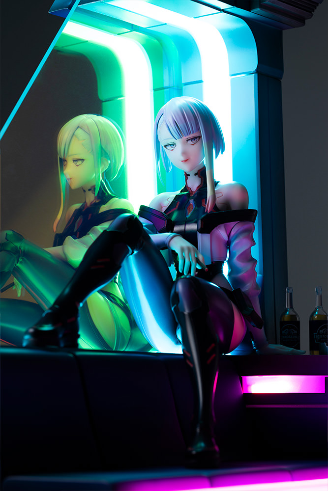 Cyberpunk 2077 Lucy Collectible Figure  (Prototype Shown) View 10