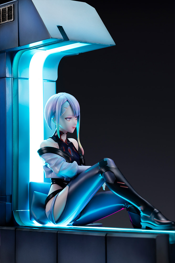 Cyberpunk 2077 Lucy Collectible Figure  (Prototype Shown) View 12