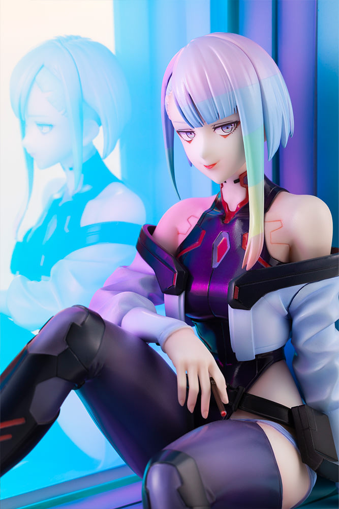 Cyberpunk 2077 Lucy Collectible Figure  (Prototype Shown) View 13