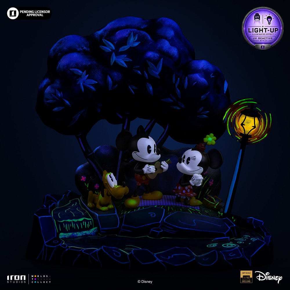 Disney Mickey, Minnie, and Pluto’s Day at the Park Deluxe 1:10 Scale Statue  (Prototype Shown) View 1