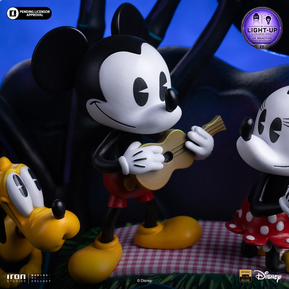 Disney Mickey, Minnie, and Pluto’s Day at the Park Deluxe 1:10 Scale Statue  (Prototype Shown) View 4