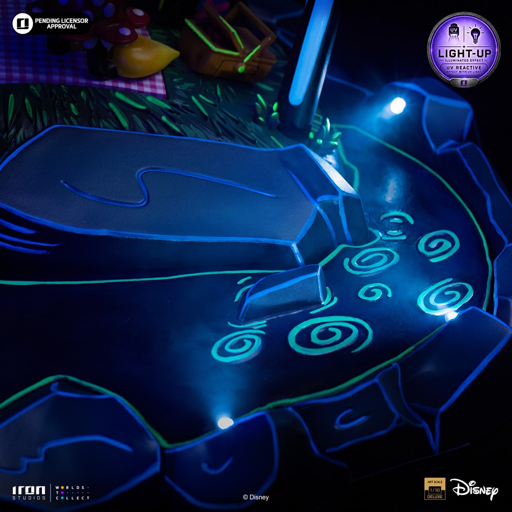 Disney Mickey, Minnie, and Pluto’s Day at the Park Deluxe 1:10 Scale Statue  (Prototype Shown) View 10