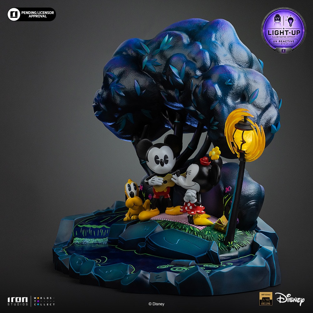 Disney Mickey, Minnie, and Pluto’s Day at the Park Deluxe 1:10 Scale Statue  (Prototype Shown) View 12