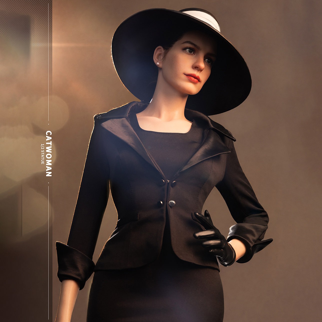 DC Comics Catwoman 1:2 Scale Statue  (Prototype Shown) View 3