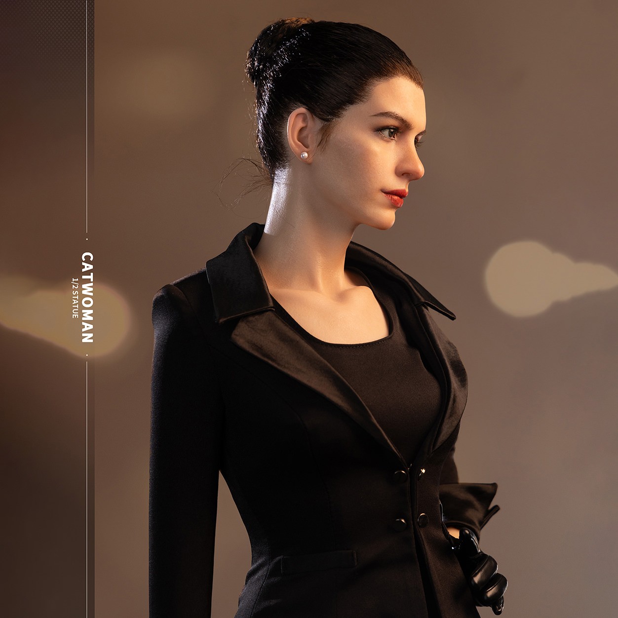 DC Comics Catwoman 1:2 Scale Statue  (Prototype Shown) View 4