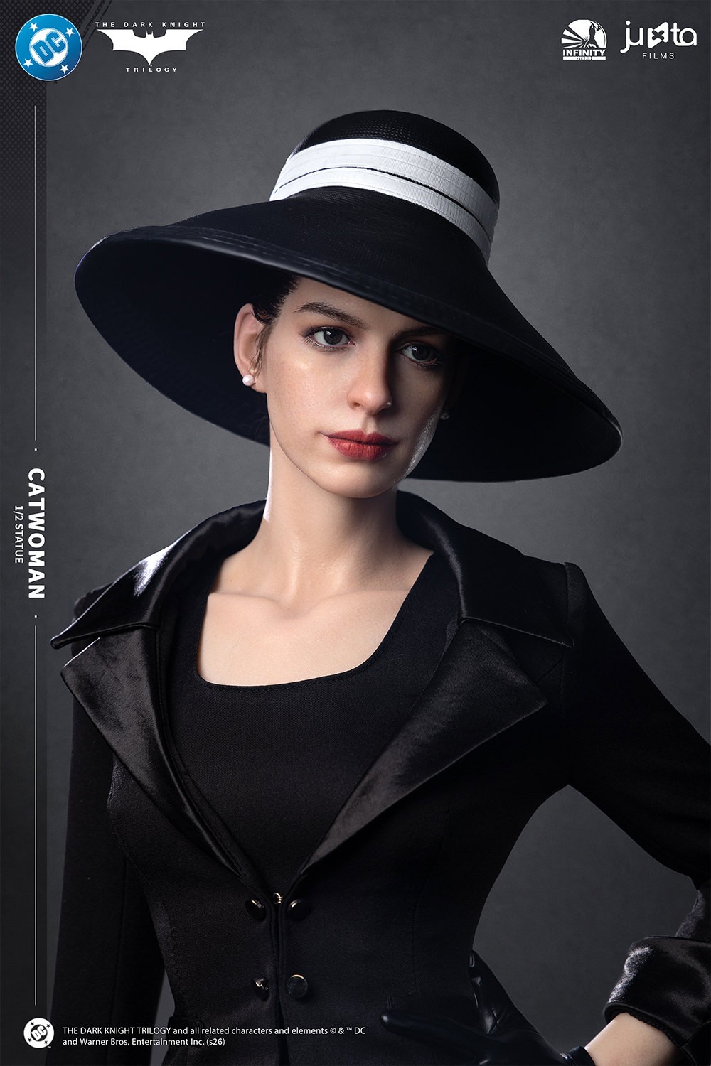 DC Comics Catwoman 1:2 Scale Statue  (Prototype Shown) View 8