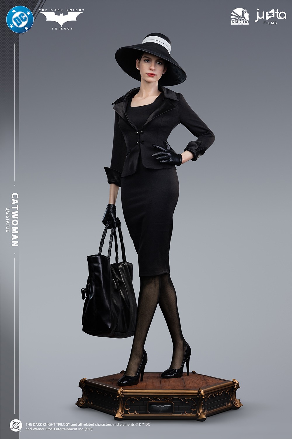 DC Comics Catwoman 1:2 Scale Statue  (Prototype Shown) View 9