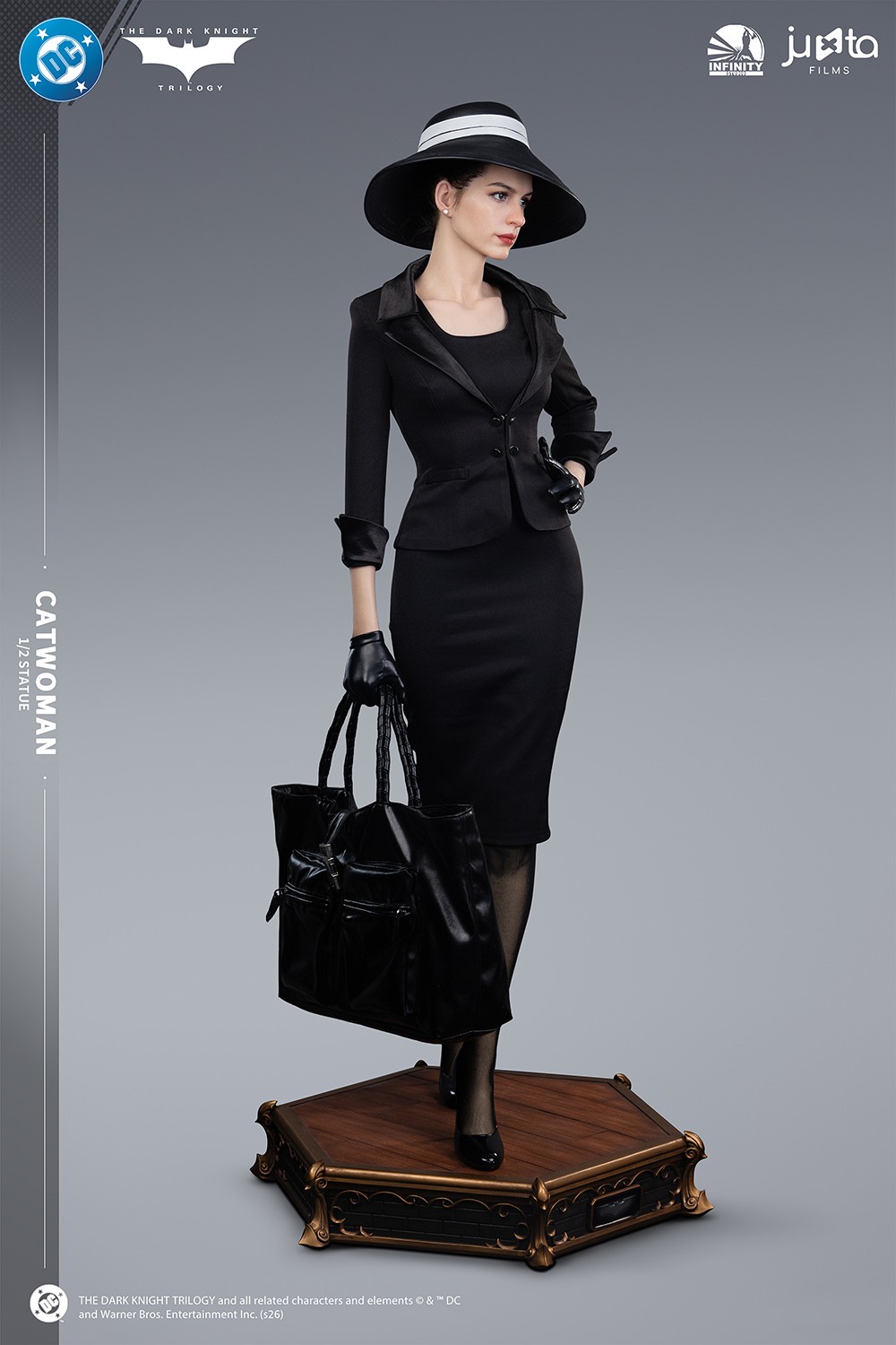 DC Comics Catwoman 1:2 Scale Statue  (Prototype Shown) View 10