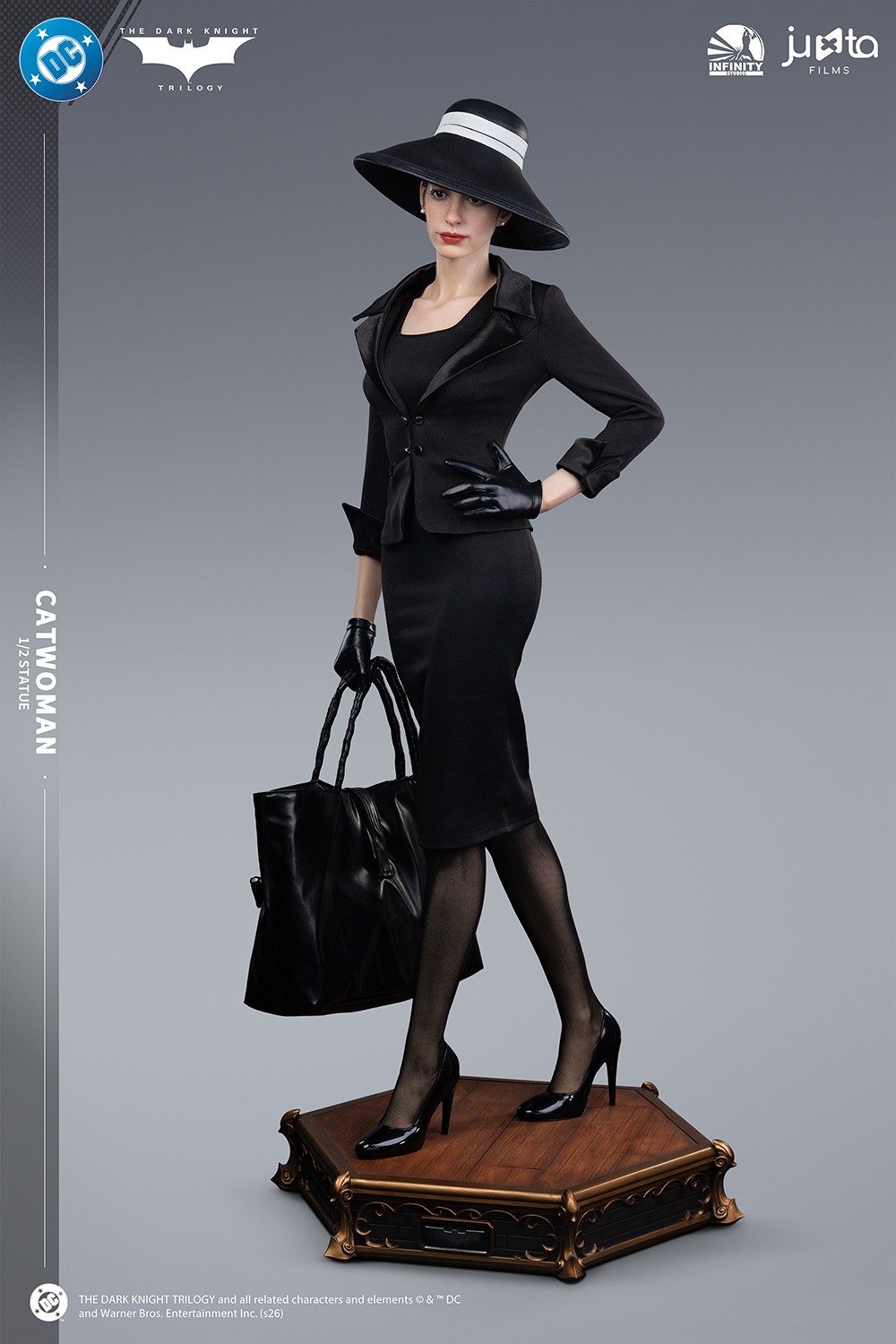 DC Comics Catwoman 1:2 Scale Statue  (Prototype Shown) View 11