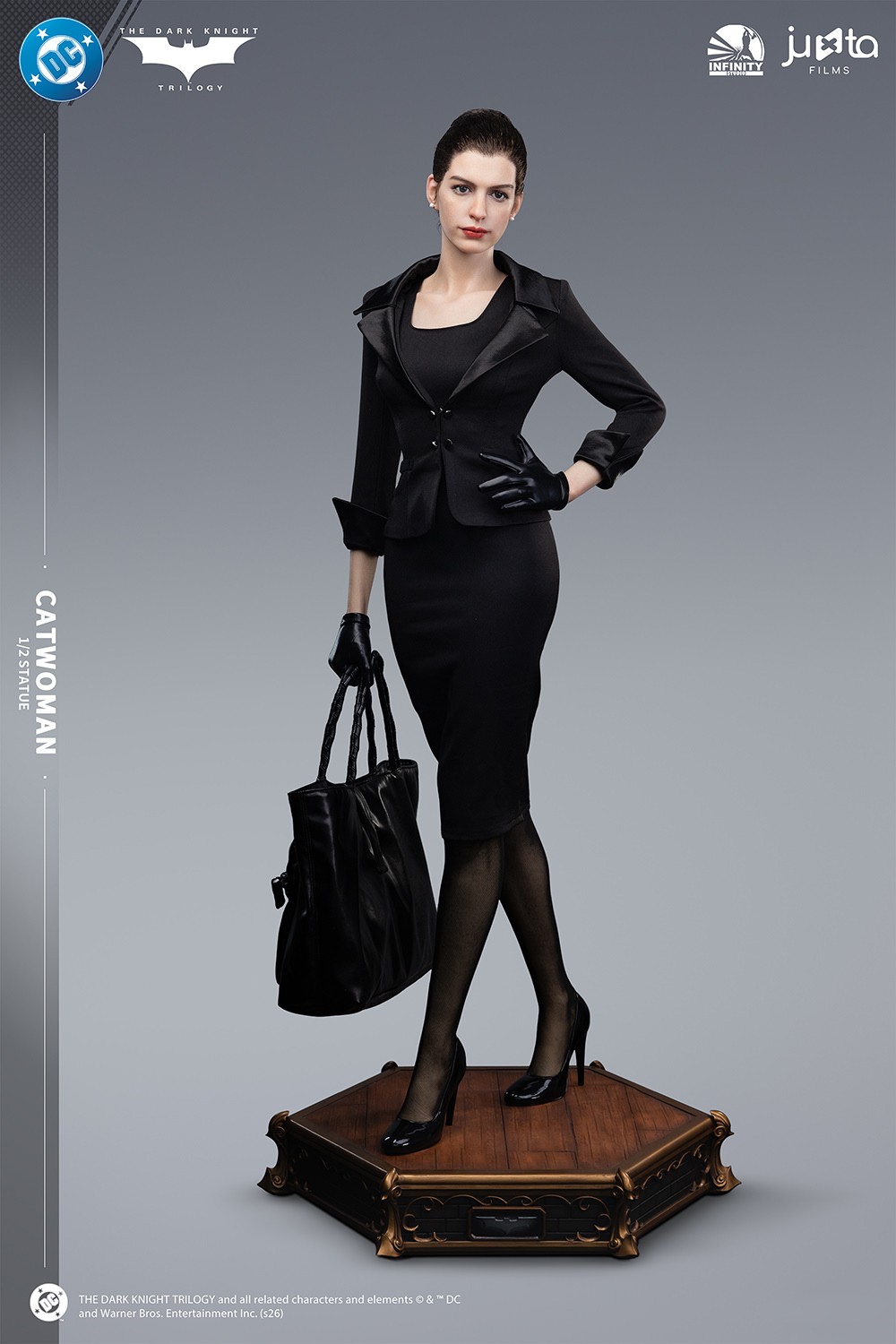 DC Comics Catwoman 1:2 Scale Statue  (Prototype Shown) View 12