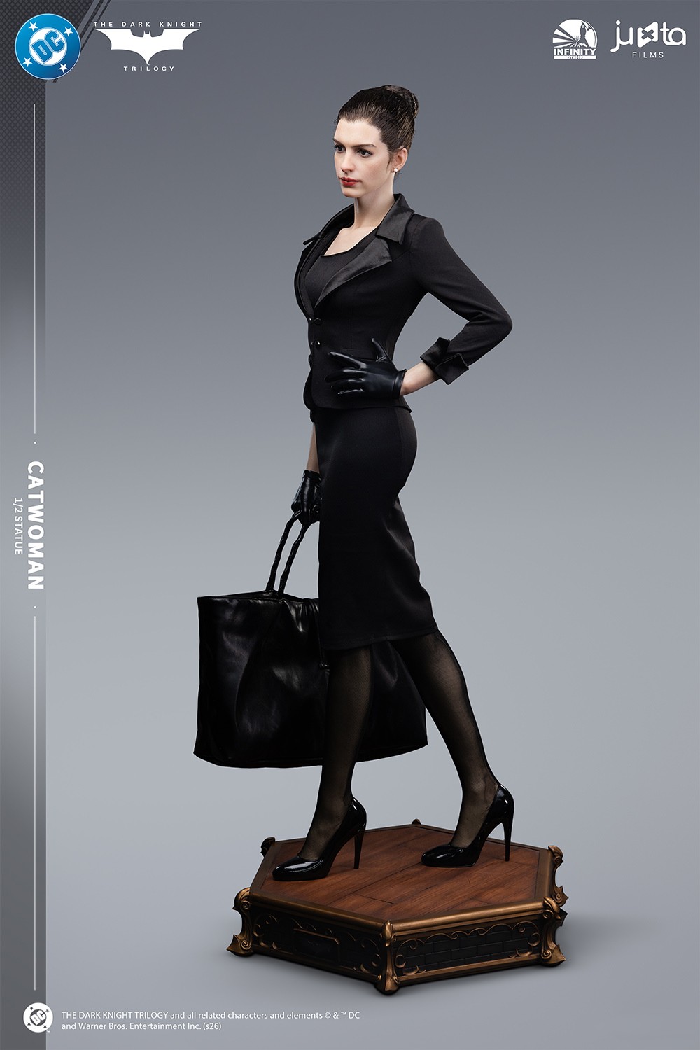 DC Comics Catwoman 1:2 Scale Statue  (Prototype Shown) View 14