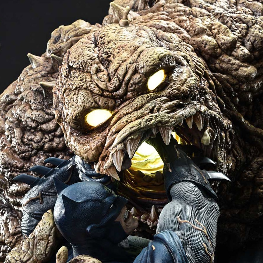 DC Comics Batman vs Clayface (Deluxe Version) Quarter Scale Statue  (Prototype Shown) View 3