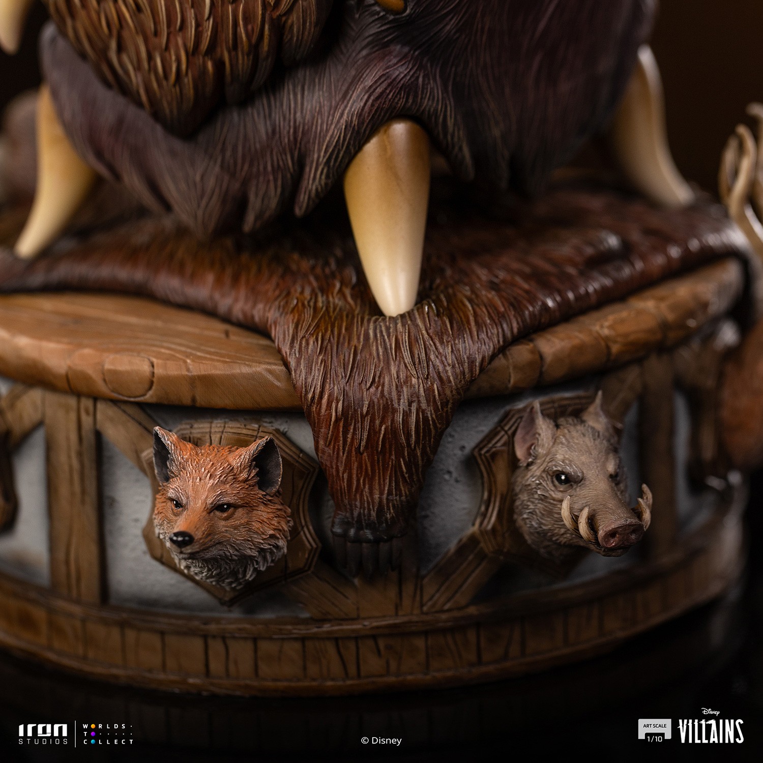 Disney Gaston Deluxe 1:10 Scale Statue  (Prototype Shown) View 12