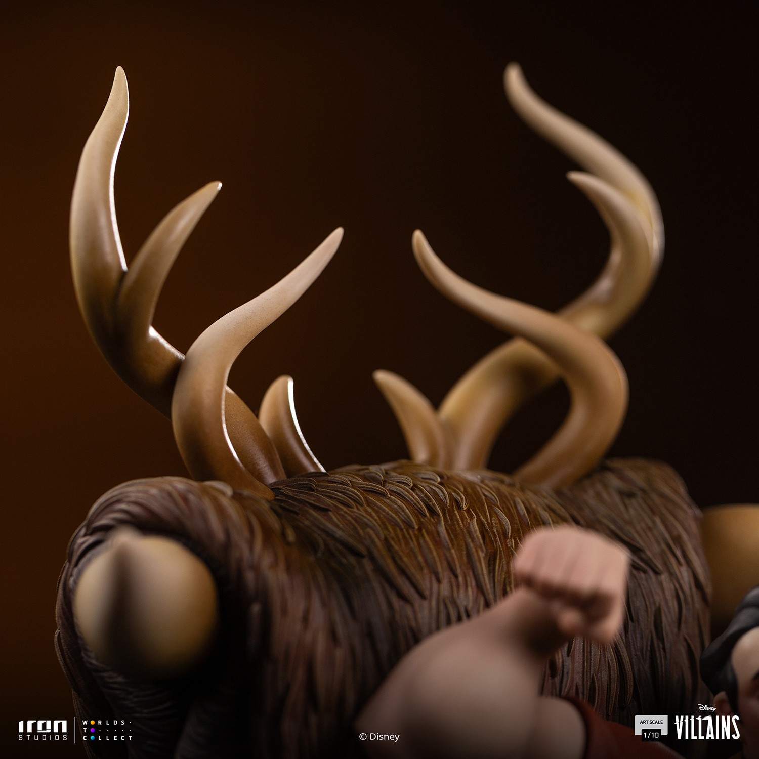 Disney Gaston Deluxe 1:10 Scale Statue  (Prototype Shown) View 9